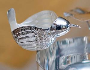 Bol de service design oiseau argenté Vaisselle de table en métal PP avec base pour la maison Hôtel Restaurants pour le service de nourriture au chocolat - Product Image 3