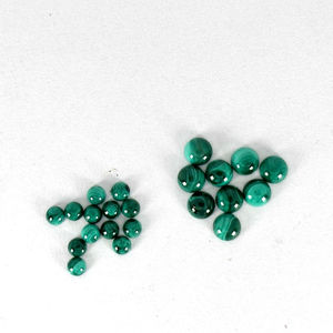 Cabujones de malaquita redondos de fondo plano Piedras verdes de 3mm a 8mm para joyería - Product Image 2