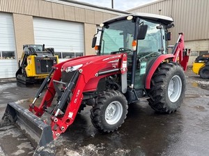 Tracteur Massey Ferguson GC17 avec chargeur frontal et arrière, transmission hydrostatique 4x4 pour l'agriculture, disponible à la vente. - Product Image 2