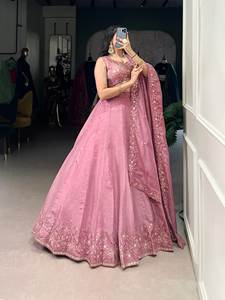Lehenga choli ชุดแต่งกายพื้นเมืองอินเดียที่สวยงามล่าสุดสำหรับเพื่อนเจ้าสาวผ้าไหมปักเลื่อมงานปักเลื่อมลายรหัสไข่มุก - Product Image 2