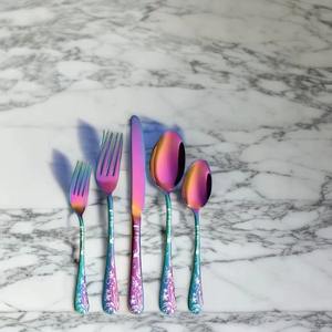 Ensemble de couverts multi-finitions avec poignées à motifs floraux, idéal pour les dîners élégants à la maison, les hôtels, les restaurants et les occasions spéciales - Product Image 2