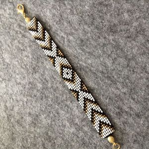 Última moda de marca personalizada bordada a mano cuentas hechas a mano pulseras de muñeca para mujer al menos precio - Product Image 2