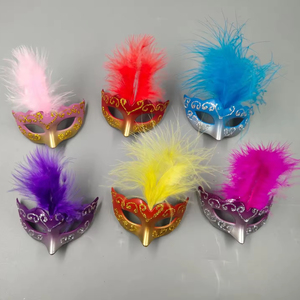Masques miniatures décoratifs vintage pour fête de Mardi Gras avec plumes, or, vert, noir, rouge, petits masques de carnaval, fabricant - Product Image 1