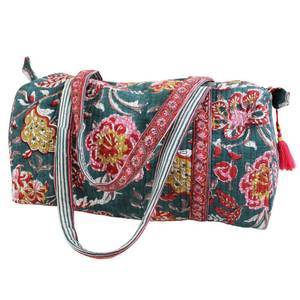 Bolsa de Viaje de Lujo Acolchada con Estampado Floral en Verde Pino, Rojo y Mostaza, de Gran Capacidad y Duradera - Product Image 2