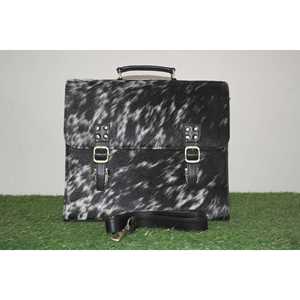 Maletín para Portátil de Cuero Vacuno con Pelo, Elegante y Ejecutivo - Product Image 1