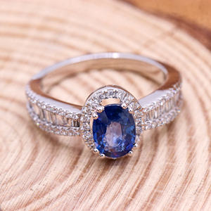 Piedra preciosa de zafiro azul con forma ovalada natural y anillo lujoso de diamantes, joyería de oro blanco de 18K para venta al por mayor - Product Image 1