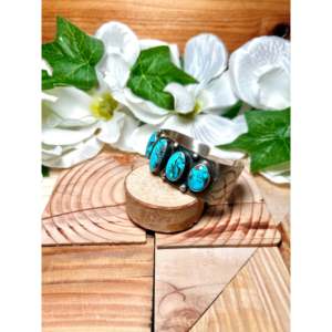 Bracelet manchette artisanal Navajo en turquoise égyptienne et argent sterling, bijou de collection culturel - Product Image 3