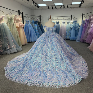 Robe de bal de Quinceañera bleu irisé à paillettes et cristaux avec traîne 8525 - Product Image 3