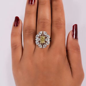 Bague de fiançailles en or massif 18 carats avec diamant de laboratoire jaune taille radiant en forme de fleur et diamant poire EF – Cadeau luxueux pour femme - Product Image 4