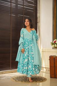 Diseñador de mujer Heavy Rayon Summer Festival Wear Kurtis Set Four Side Printed Rayon para niñas - Product Image 2