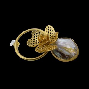 Boucles d'oreilles en laiton de haute qualité plaquées or Design élégant en nacre pour filles et femmes - Product Image 6