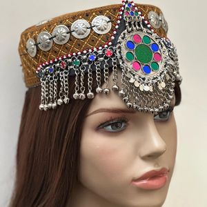 Chapeau de luxe en velours doré afghan avec bordure de pièces d'argent en relief, grand médaillon floral central et chaîne argentée en cascade - Product Image 2