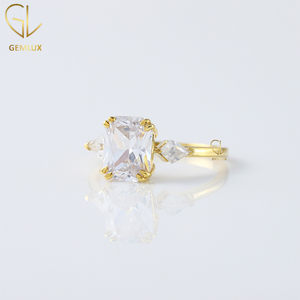 Venta caliente anillo de tres piedras 2CT radiante y corte de cometa Moissanite diamante anillo de compromiso de boda para mujeres - Product Image 6