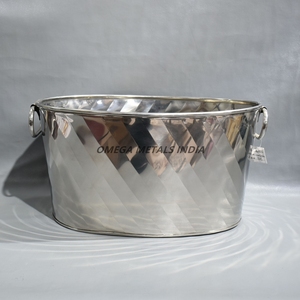 Grand seau à glace minimaliste en acier inoxydable poli miroir argenté pour bars et décoration de table - Product Image 2