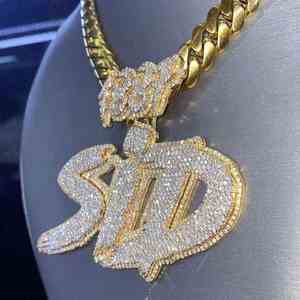 Pendentif personnalisé Hip Hop pour homme en argent sterling 925 plaqué rhodium avec lettres, chiffres, nom, initiale ou logo en Moissanite VVS - Product Image 1