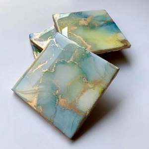 Ensemble de 4 sous-verres en résine d'inspiration vintage qui ajoutent une touche rétro à la décoration intérieure moderne pour les portions de tasses à thé de restaurants plats - Product Image 3