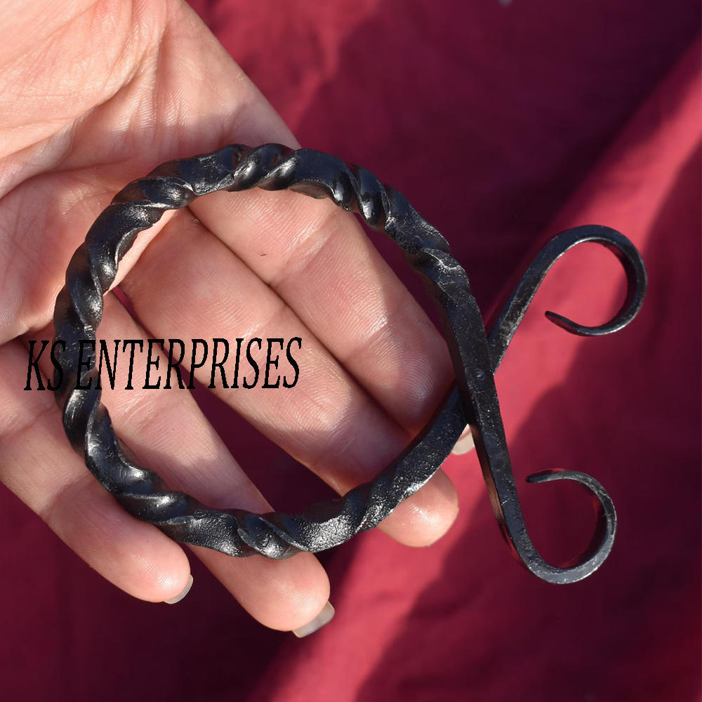 สีเทาเข้ม