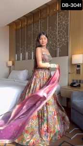 Ensemble Lehenga Choli indien en organza doux à motif numérique froissé pour les fêtes - Product Image 2