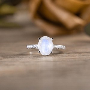 Conjunto de anillo de piedra lunar delicado, conjunto de anillo de compromiso de boda de piedra lunar ovalada, regalo de joyería de viaje a juego apilable para mujer - Product Image 4