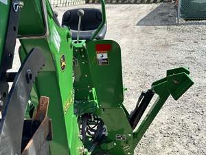 Attache de pelle rétro compatible avec les tracteurs 4 cylindres de la série 5 - Product Image 5