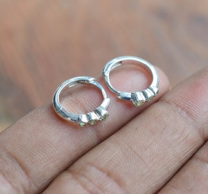 925พลอยเพอริดอทต่างหูเงินสเตอร์ลิงสีทึบต่างหูแฟชั่นแบบเรียบง่ายสำหรับผู้หญิงต่างหูเงิน - Product Image 3