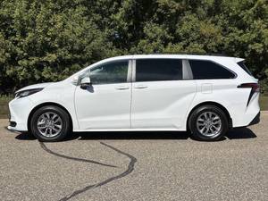 Toyota Sienna LE 8 places d'occasion à bas prix, modèle 2022, à vendre - Product Image 4