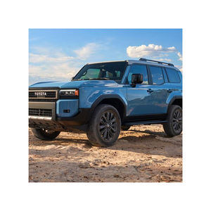 Toyota LandCruiser Jeep reconocido por su incomparable capacidad todoterreno y fiabilidad en terrenos accidentados - Product Image 5