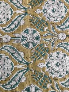 Tissu en coton imprimé à la main à motifs floraux vert moutarde - Product Image 3