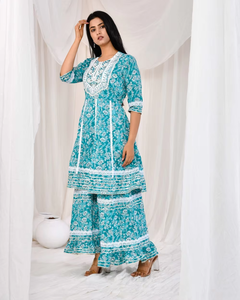 ชุด kurti และกางเกงเครปผ้าไหมสีฟ้าที่ทันสมัยมีรายละเอียดที่สวยงามลูกไม้สีขาวเหมาะสำหรับสวมใส่ในโอกาสพิเศษ - Product Image 4