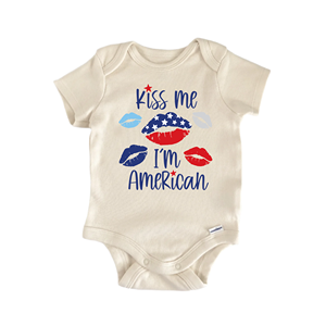 Conjunto de Ropa para Bebé con Diseño Patriótico de 4 de Julio, 100% Algodón, para Niño o Niña, con la Frase 'Kiss Me I'm American' - Product Image 1