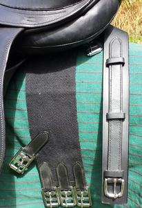 Selle de cheval anglaise personnalisée de qualité supérieure en cuir véritable durable avec ensemble de sangles d'étrier pour selle de course en gros - Product Image 4