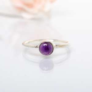แหวนพลอยอเมทิสต์สีม่วงธรรมชาติทรงกลมเรียบ แหวนเงินแท้ 925 สำหรับงานปาร์ตี้ แหวนแฟชั่นสำหรับผู้หญิง ราคาขายส่ง - Product Image 1