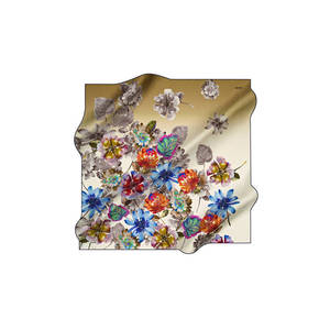 Pañuelo Cuadrado de Seda Crepé Satinado Beige con Estampado Floral - Product Image 2