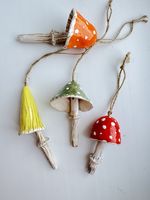 Cloche de vache en céramique de style classique pour intérieurs inspirés de la ferme avec un design antique rustique et un charme décoratif traditionnel