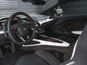 HIGHRUN 2024 R-EVUELTO COUPE AWD 8 vitesses, double embrayage, 6.5L V12 hybride avec un moteur offrant un son exceptionnel - Product Image 3