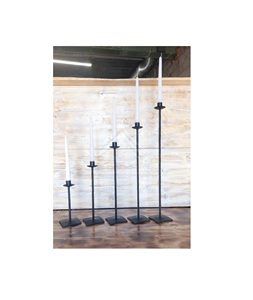 Bougeoir votif en métal antique moderne pour les intérieurs de maison élégants Paramètres traditionnels de Noël Thèmes de décoration de luxe - Product Image 1