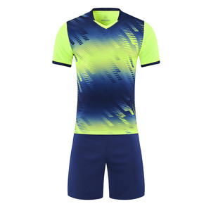 Uniformes de fútbol personalizados de alta calidad con el nombre y logotipo de su equipo Nuevo diseño Uniformes de equipo unisex Color y tela personalizados - Product Image 1