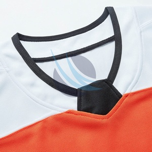 Jerseys de hockey sobre hielo personalizados duraderos para equipos de clubes y escuelas con material transpirable y múltiples opciones de color - Product Image 3