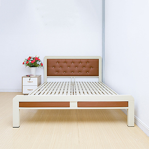 เตียงโครงเหล็กสี่เหลี่ยมเคลือบผงคุณภาพสูงสำหรับเสื้อโค้ทผู้หญิง - Product Image 1