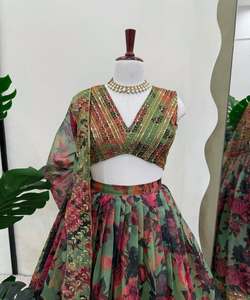 Lehenga Choli Dupatta en coton fantaisie, design moderne multicolore, vêtement ethnique pour mariage et fête, prix de gros - Product Image 6