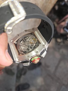 Montre glacée de luxe antique personnalisée Hip Hop montre en alliage de qualité supérieure en verre de quartz pour les fêtes de streetwear d'affaires dans le monde entier - Product Image 2