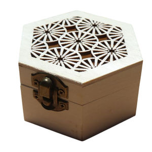 Boîte cadeau en bois naturel de la meilleure qualité Boîte à bijoux de rangement en bois de conception découpée attrayante pour diverses occasions Prix le moins cher - Product Image 4