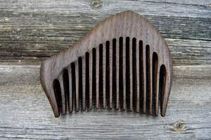 Peine de pelo con mango de madera hecho a mano para uso en salón de India Peine de madera al por mayor para uso comercial en venta en - Product Image 5