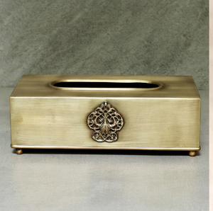 Boîte à mouchoirs en or de luxe avec un motif géométrique festonné, disponible à des prix de gros pour les événements et les hôtels. - Product Image 2