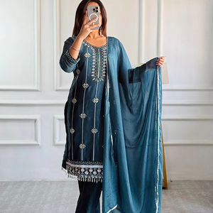 Ensemble Kurta en rayonne de viscose brodée traditionnelle pour femmes robe longue pakistanaise pour les occasions décontractées et les fêtes cousues pour adultes - Product Image 1
