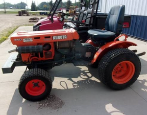 Tracteur compact Kubota 4x4 de petite taille, avec chargeur, moteur diesel, vente en gros d'usine, livraison rapide disponible. - Product Image 1