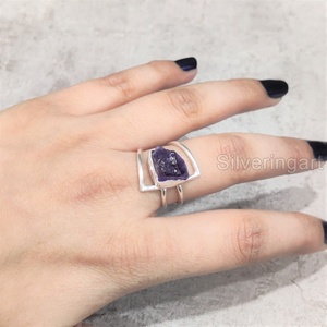 Anillo de plata de ley 925 con doble banda y piedra natural de amatista en bruto, joyería de piedra de nacimiento de febrero para mujer - Product Image 2