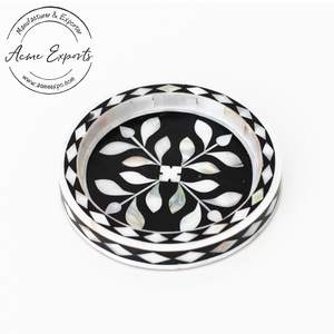 Elegante bandeja redonda de madera para servir, Plato decorativo duradero con diseño en blanco y negro para comedor y decoración del hogar - Product Image 5