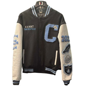 Veste universitaire pour femmes sur mesure en gros, veste bomber pour jeunes avec des patchs en chenille pour l'école - Product Image 3