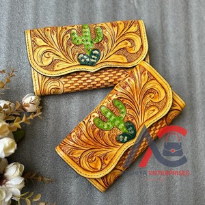 Pochette en cuir usiné à fleurs gaufrées de style occidental sac à main conçu pour femmes vente chaude pochette à la mode en cuir usiné de taille compacte - Product Image 1